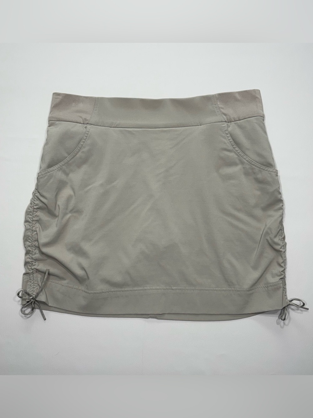 Columbia Women’s Athletic Khaki/Taupe Skort with Pockets and Gathered Hem